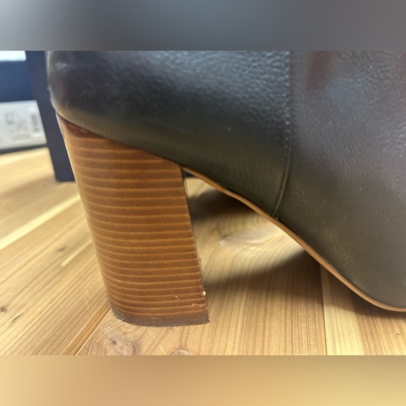 Beautiful open toe booties - Picture 7 of 11